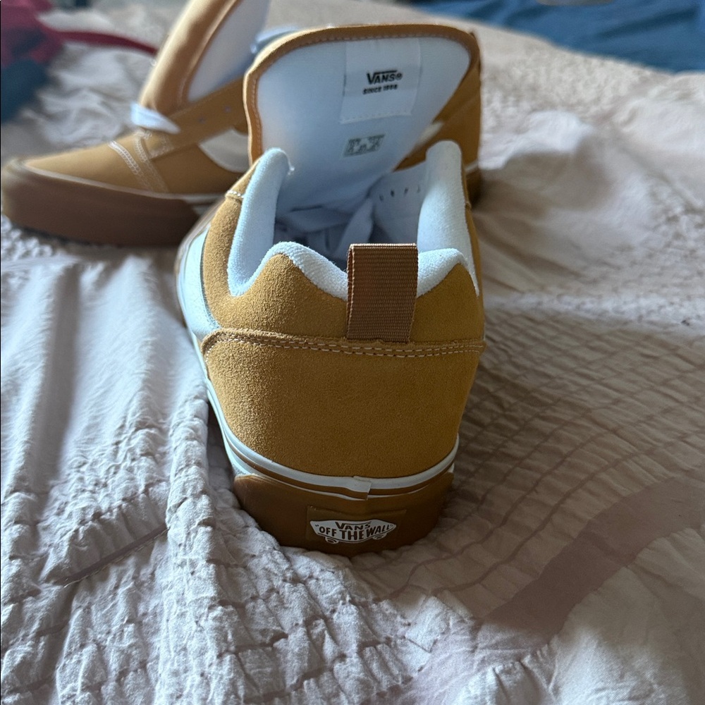 Vans - Picture 2 of 3